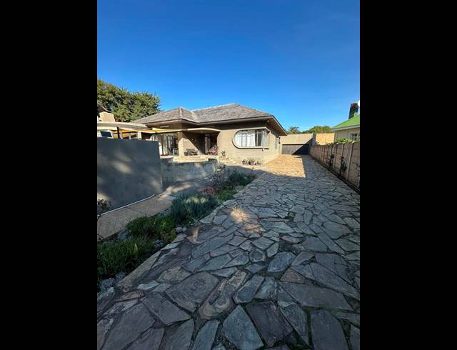 6 BEDROOM HOUSE FOR SALE IN SELECTION PARK